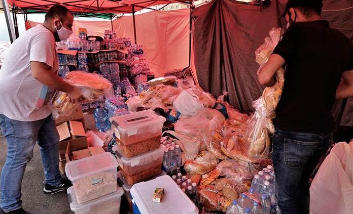La sociedad civil libanesa sale en apoyo de los damnificados por la explosión