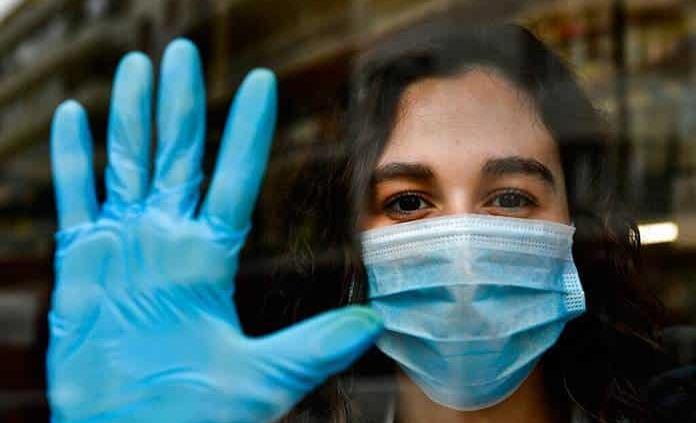 Se manifiestan en Madrid contra el uso de mascarillas alrededor de dos mil 500 personas