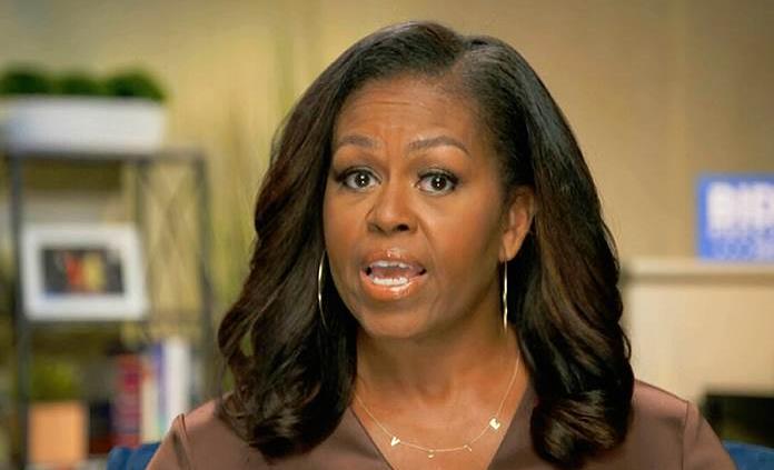 Michelle Obama vapulea a Trump y salva la apertura de la convención demócrata