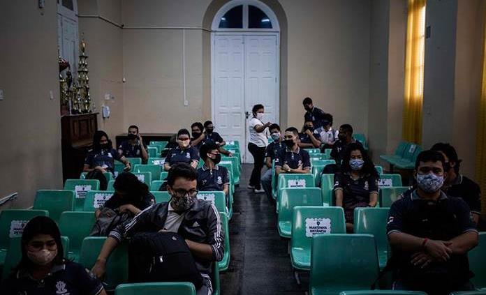 América roza los 12 millones de casos mientras siguen altibajos por COVID-19