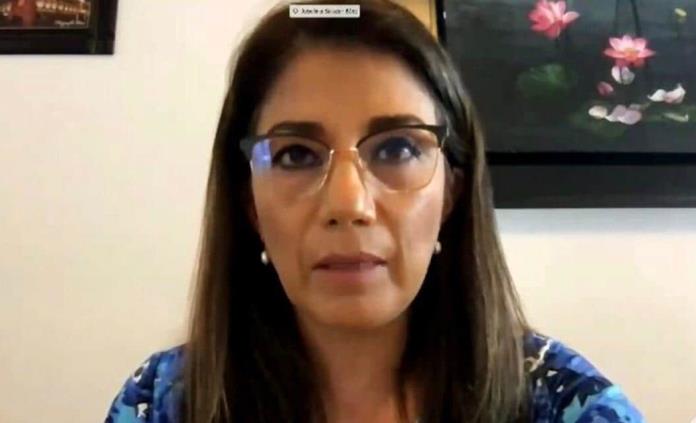 No se puede permitir que sigan muriendo personas por falta de insumos de salud en pleno 2020: Josefina Salazar