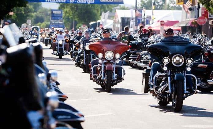En Minnesota 15 contraen COVID-19 tras festival de motociclistas