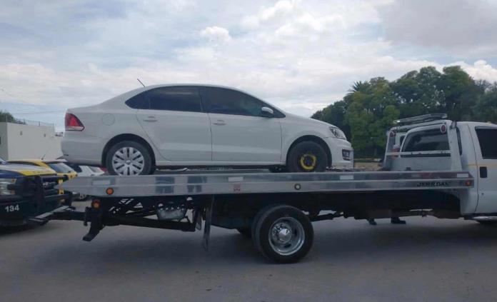 Detienen a hombre que se hacía pasar como policía de investigación de la Fiscalía; resultó ser taxista