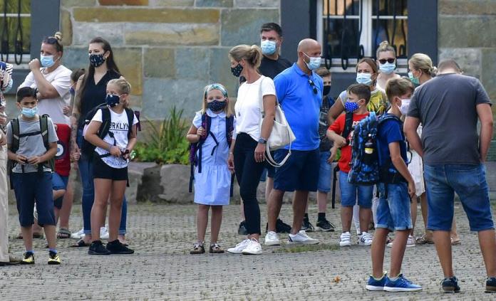 OMS: Niños entre 6 y 11 años también deben usar mascarillas