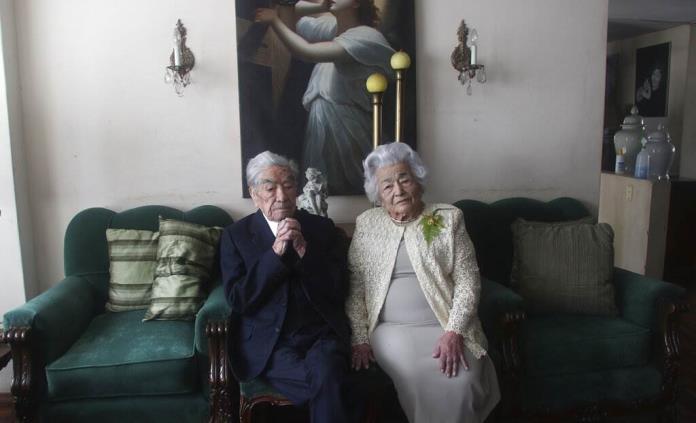 La historia de amor de la pareja más longeva del mundo se forjó en Ecuador; la edad de ambos suma 214 años