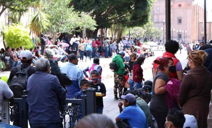 Sin sana distancia ni cubrebocas, antorchistas se aglutinan en el Centro Histórico para exigir apoyos