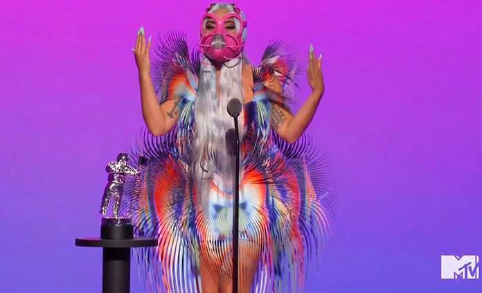 La máscaras de Lady Gaga, el discurso de Weeknd y otros momentos de los VMA
