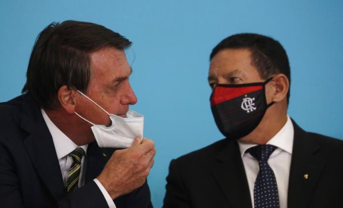 Bolsonaro extiende asistencia económica para los trabajadores informales, un auxilio clave en el repunte de su imagen