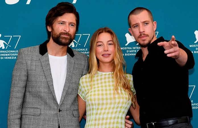 El director Filip Jan Rymsza y los actores Charlotte Vega y Beau Knapp / Foto: EFE