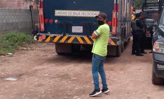 Señalan a policías de saquear camión de cerveza