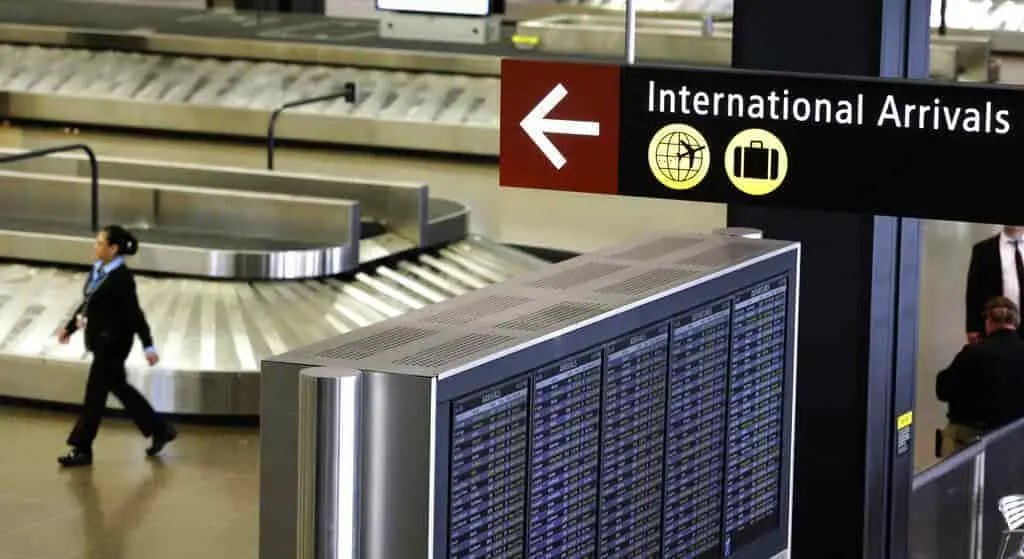 EU plantea revisar redes sociales a turistas