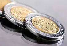 BMV cae 0,3% y el peso se devalua por temores a reforma judicial