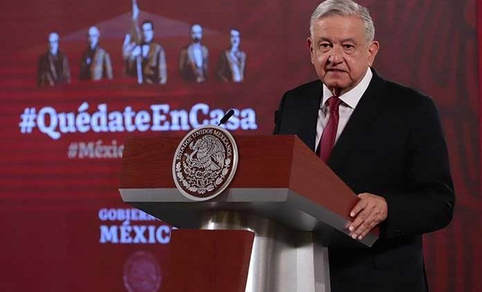 AMLO se quita la investidura y arremete contra Carstens y Narro