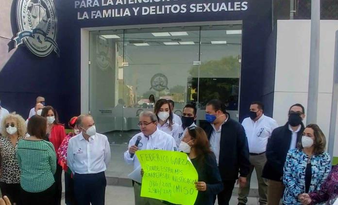 Manifestantes obligan a suspender inauguración de la Fiscalía Especializada para la Atención de la Mujer