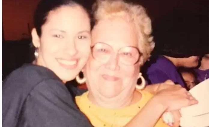 Difunde esposo de Selena una foto inédita y se hace viral
