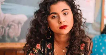 Silvana Estrada deslumbra en Jimmy Kimmel Live con su música