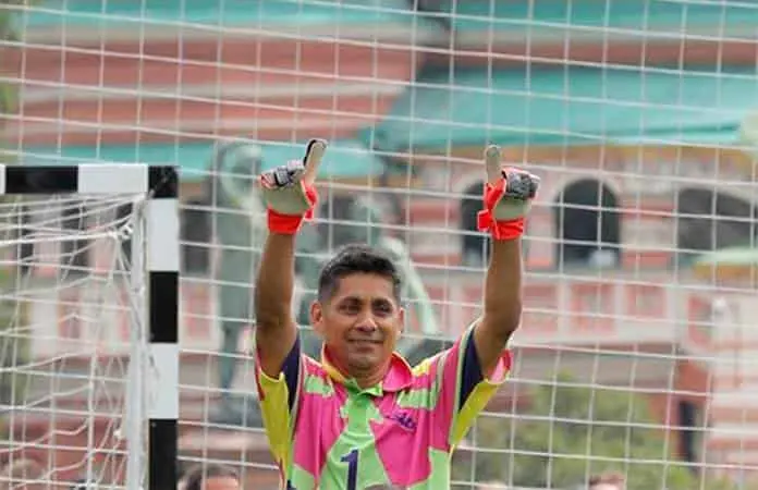 Jorge Campos Debuta en TV Japonesa Durante Partido México vs. Japón