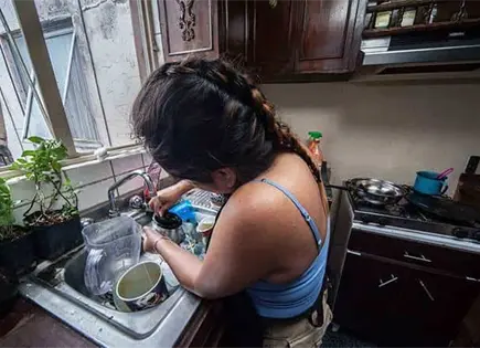 Mujeres aportan 2.7 veces más valor económico en labores del hogar