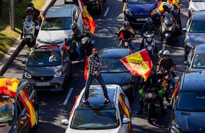La ultraderecha española protesta por las medidas del gobierno para frenar la Covid / Foto: AP