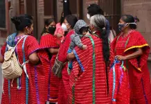 Mujeres ind&iacute;genas enfrentan rechazos insultos o amenazas: encuesta