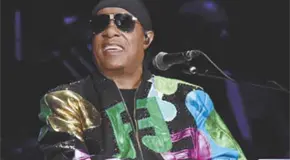 Stevie Wonder quiere desalojar a su exprometida