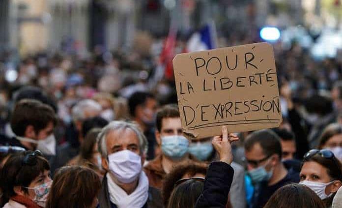 Francia estrecha el cerco policial al integrismo entre críticas partidistas