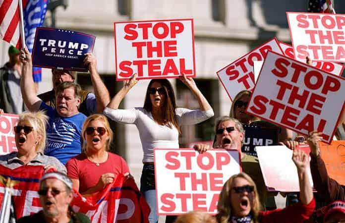 Seguidores de Trump protestan contra un supuesto fraude electoral / Foto: AP