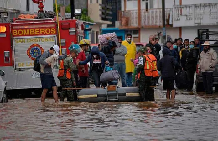Suman 76 muertos por lluvias en cinco estados del país
