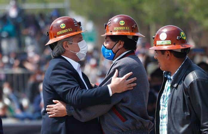 Evo Morales cruzó la frontera acompañado del presidente argentino, Alberto Fernández / Foto: AP