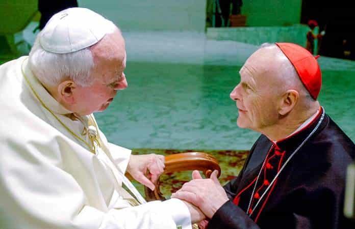 El papa Juan Pablo II y el excardenal Theodore McCarrick / Foto: AP