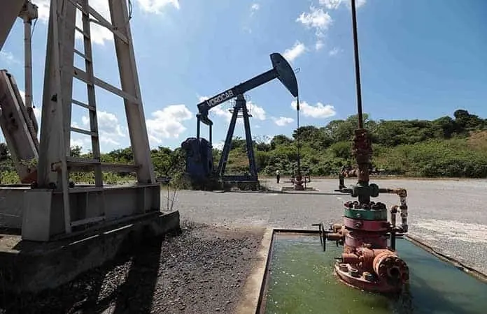 Activista protesta contra el fracking