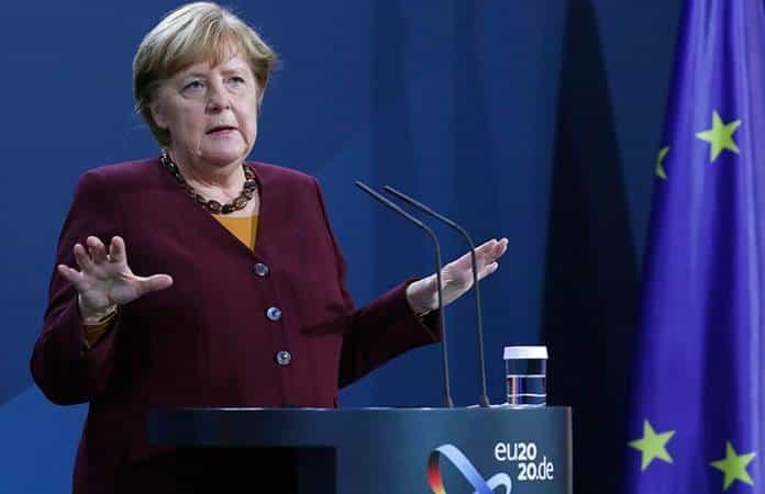 Angela Merkel es la primera mujer y primera ciudadana del este que llega ala Cancillería alemana / Foto: AP