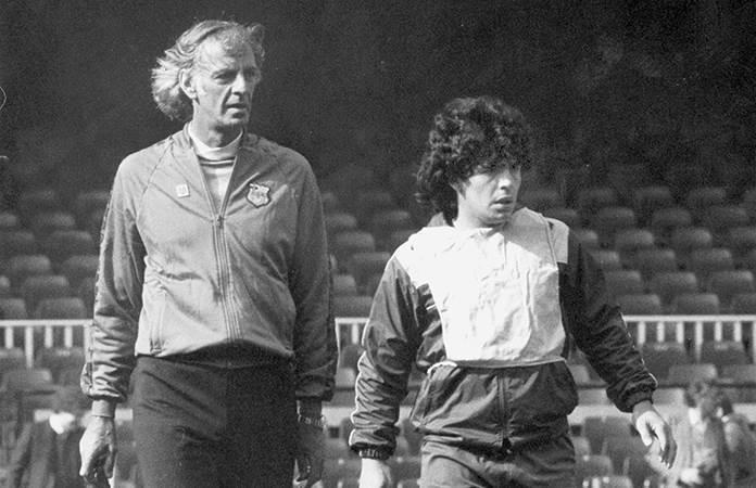 César Luis Menotti y Diego Armando Maradona durante un entrenamiento del FC Barcelona / Foto: EFE