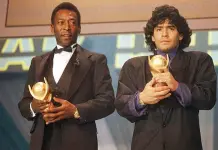 Las rencillas quedan atrás: Pelé llora a Maradona Las rencillas quedan atrás: Pelé llora a Maradona