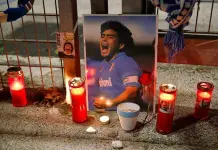 Seleccionados brasileños de todas las épocas se le rinden a Maradona Seleccionados brasileños de todas las épocas se le rinden a Maradona