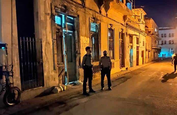 Agentes cubanos desalojaron por la fuerza a 14 disidentes de una casa en La Habana / Foto: EFE