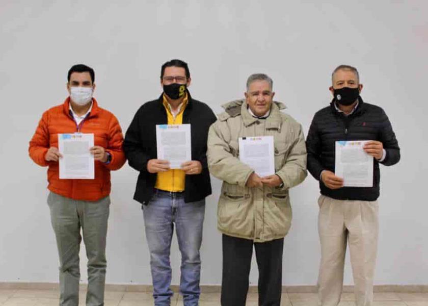 Integrantes de la Coalición Sí, por San Luis, con el acuerdo de registro: Juan Francisco Aguilar (PAN), Arturo Prida (PRD), Oscar Vera Fabregat (Conciencia Popular) y Elías Pesina Rodríguez (PRI).