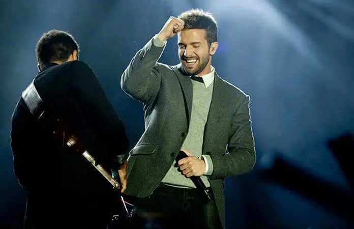 Alborán es diagnosticado con neumonía grave; cancela concierto
