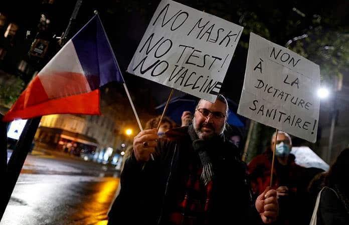 Manifestantes contra las restricciones por la pandemia / Foto: EFE