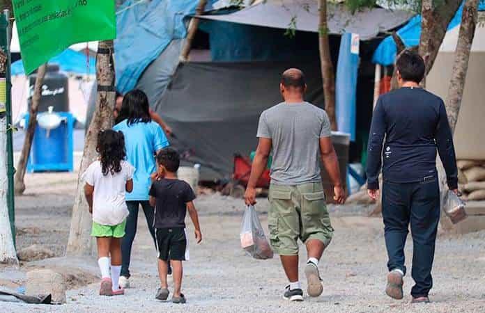 Migrantes en un campamento en Matamoros / Foto: EFE