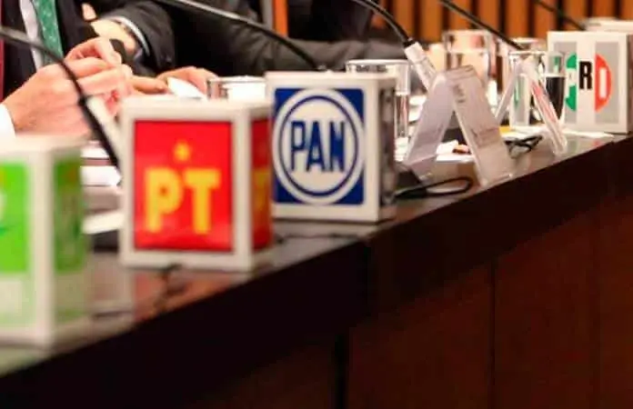Desconfían de los partidos y de diputados Desconfían de los partidos y de diputados