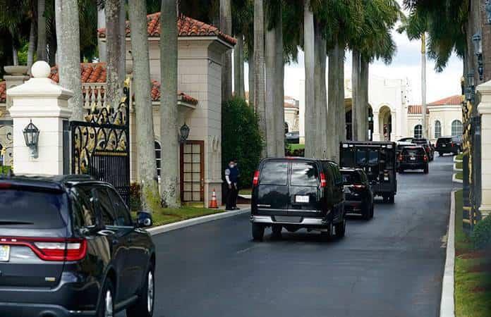 La caravana de Trump ingresa a su club de golf en Florida / Foto: AP