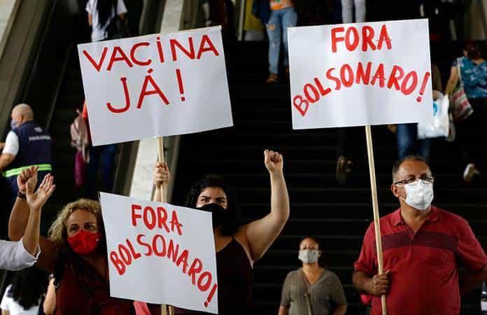 Manifestantes exigen el inicio de la vacunación y la salida del presidente Bolsonaro / Foto: AP