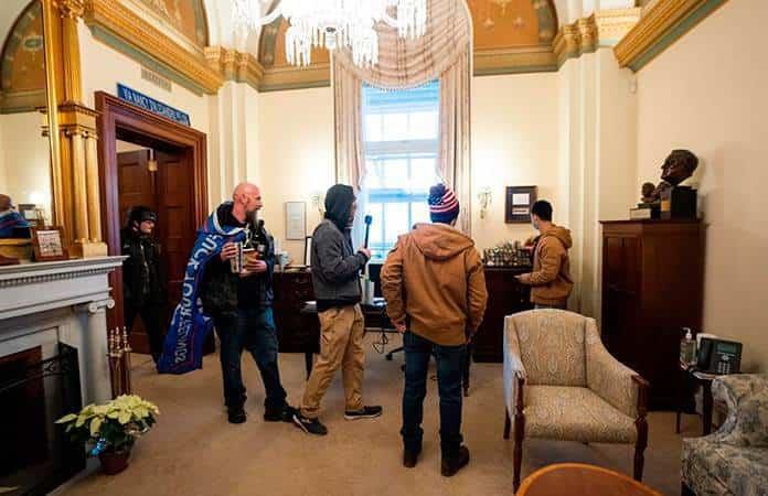 La oficina de Nancy Pelosi fue vandalizada durante los disturbios / Foto: EFE