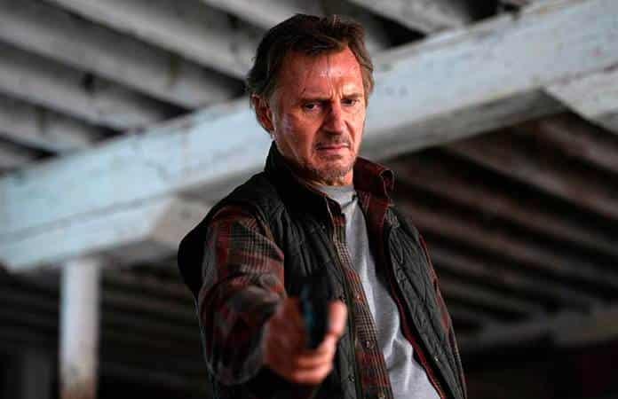 Liam Neeson durante una escena de la película The Marksman