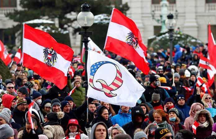 Negacionistas protestan contra las restricciones impuestas por el Gobierno austriaco / Foto: AP