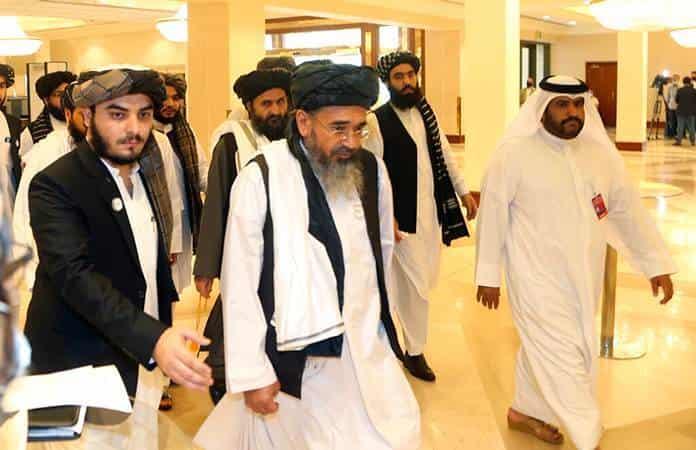 Una delegación de los talibanes en las pláticas de Doha / Foto: AP