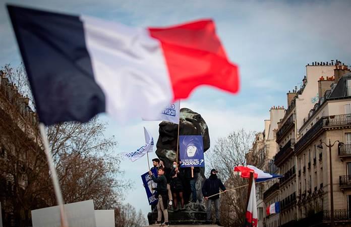Grupos de ultraderecha durante una manifestación en París / Foto: AP