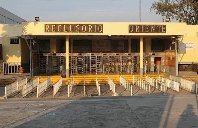 Reportan fuga de interno en Reclusorio Oriente