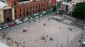 En an&aacute;lisis, plan de arbolado en Plaza de los Fundadores